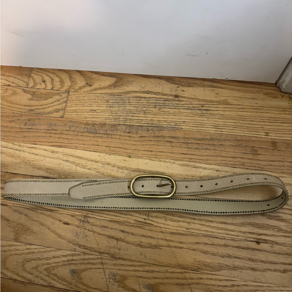 Banana Republic leather Taupe Belt with Oval Gold Buckle size small